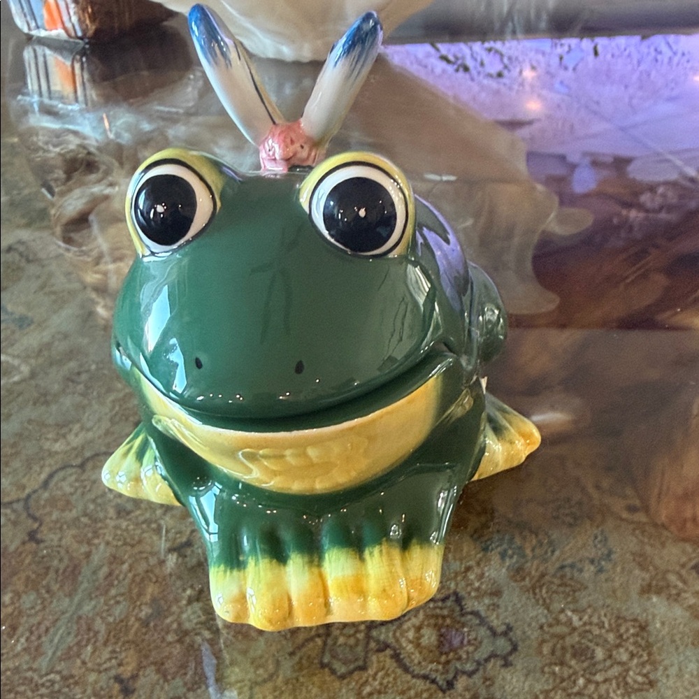 Allure Green Frog Ceramic Habitat Decor